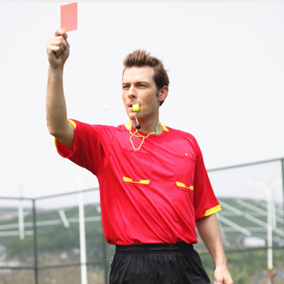 足球裁判需要怎么样的标准,怎样才能当足球裁判