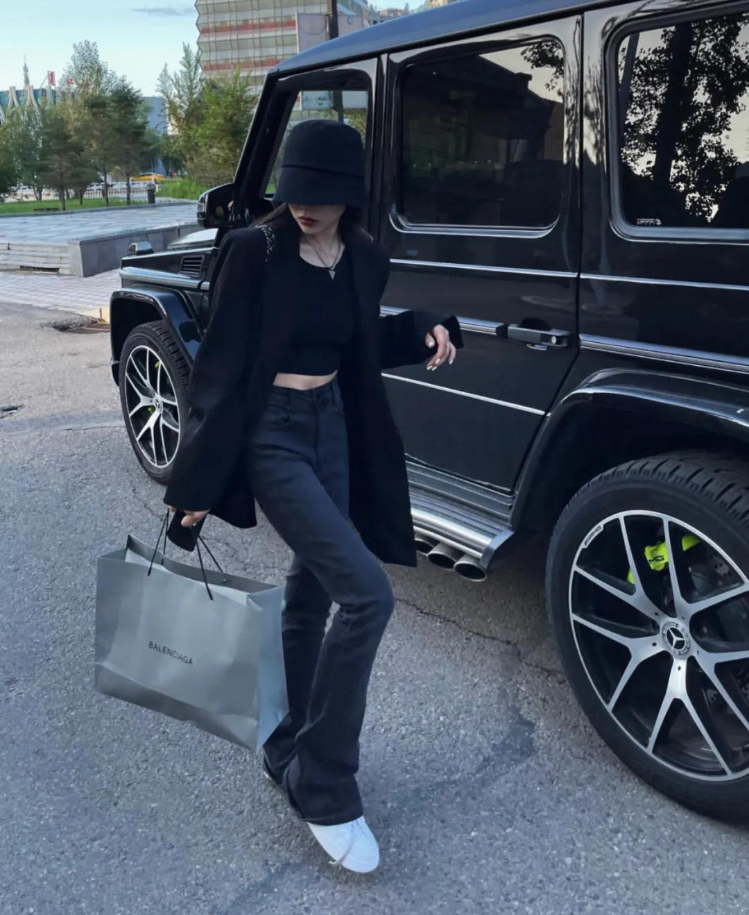 马蹄裤和喇叭马蹄裤哪个更显腿长,高腰显瘦马蹄裤