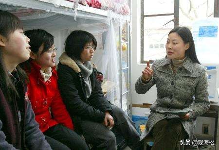 报考大学里的辅导员？是“铁饭碗”，但有三点不好的地方需要注意