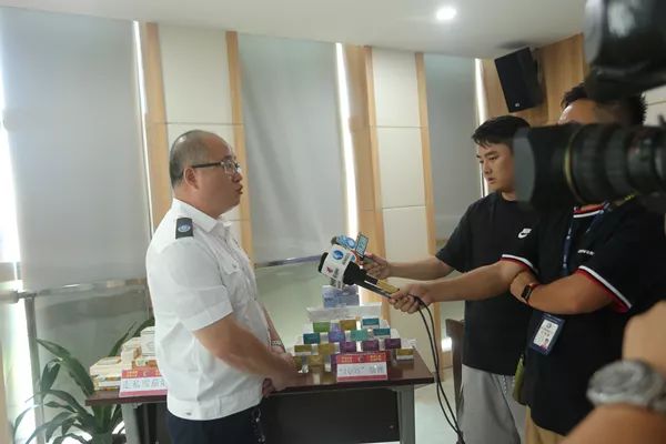 微信上卖的IQOS烟弹能戒烟?假的!南浔公安破获湖州史上最大新型*草烟**产品非法跨省案