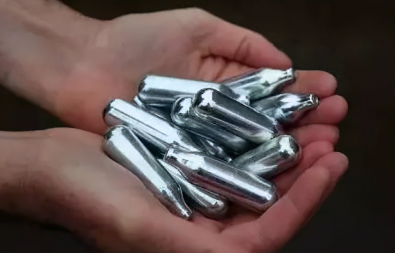 “笑”里藏刀！误食笑气后，建议你做这件事