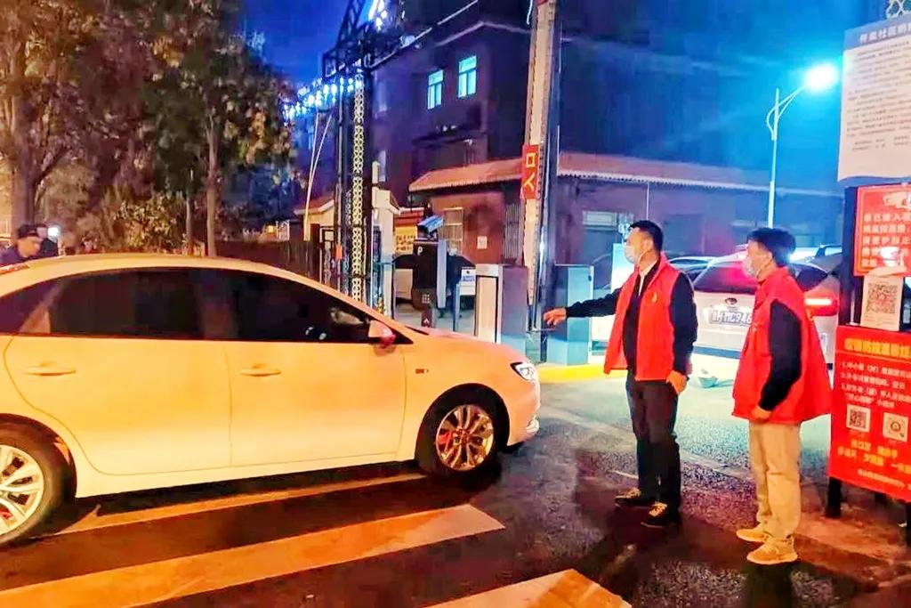疫情防控暖心执勤,坚守疫情防控点节日慰问暖人心