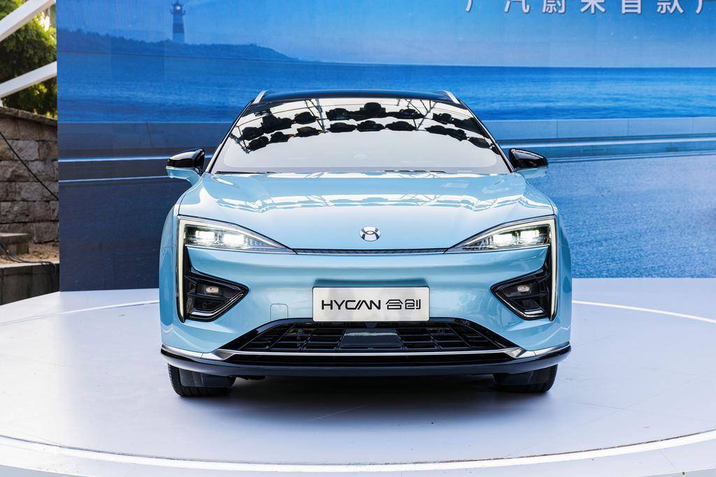 硬杠蔚来车长5米续航超700公里,纯电续航超1000km图说蔚来et7