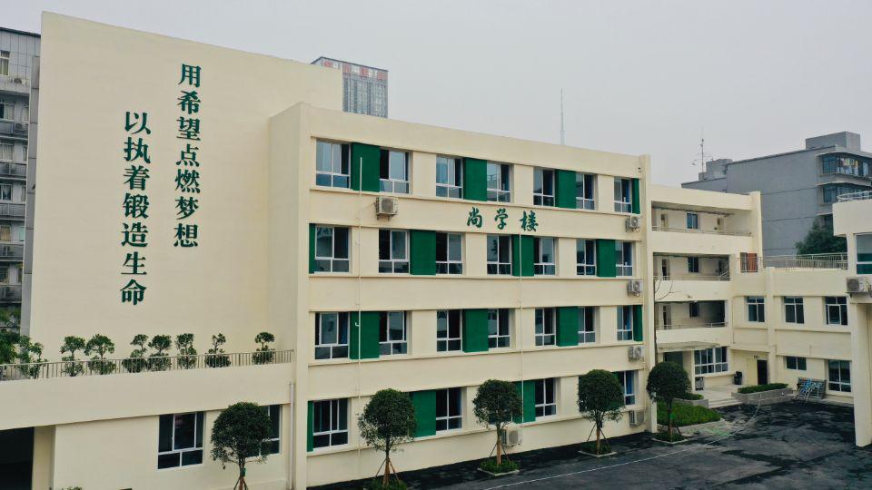 初中生点赞学校,初中优秀毕业生感恩母校