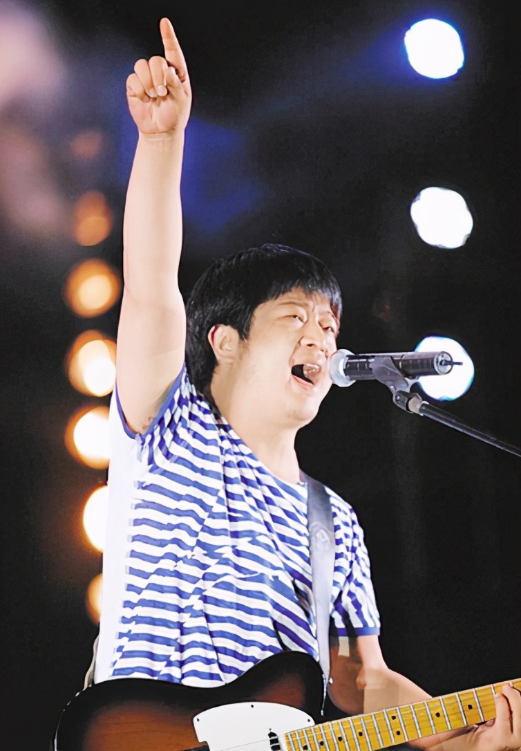 中国摇滚代表人物何勇,当初的歌手何勇现在什么情况