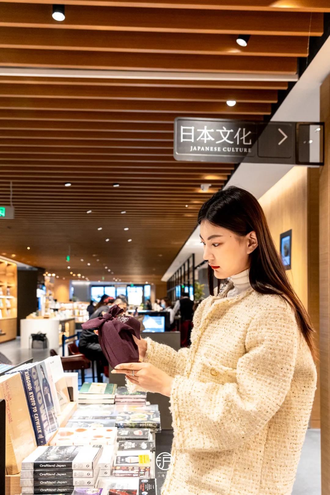 christiandiorcouture前滩太古里店,dior圣诞树前滩太古里