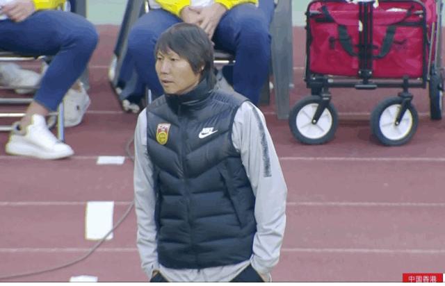 2-0！中国足球终于赢了，结束6场不胜尴尬，送对手东亚杯9连败