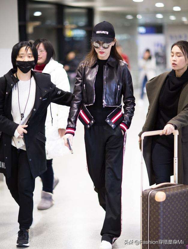 张钧甯皮衣机场照 (张钧甯身穿黑色皮衣)
