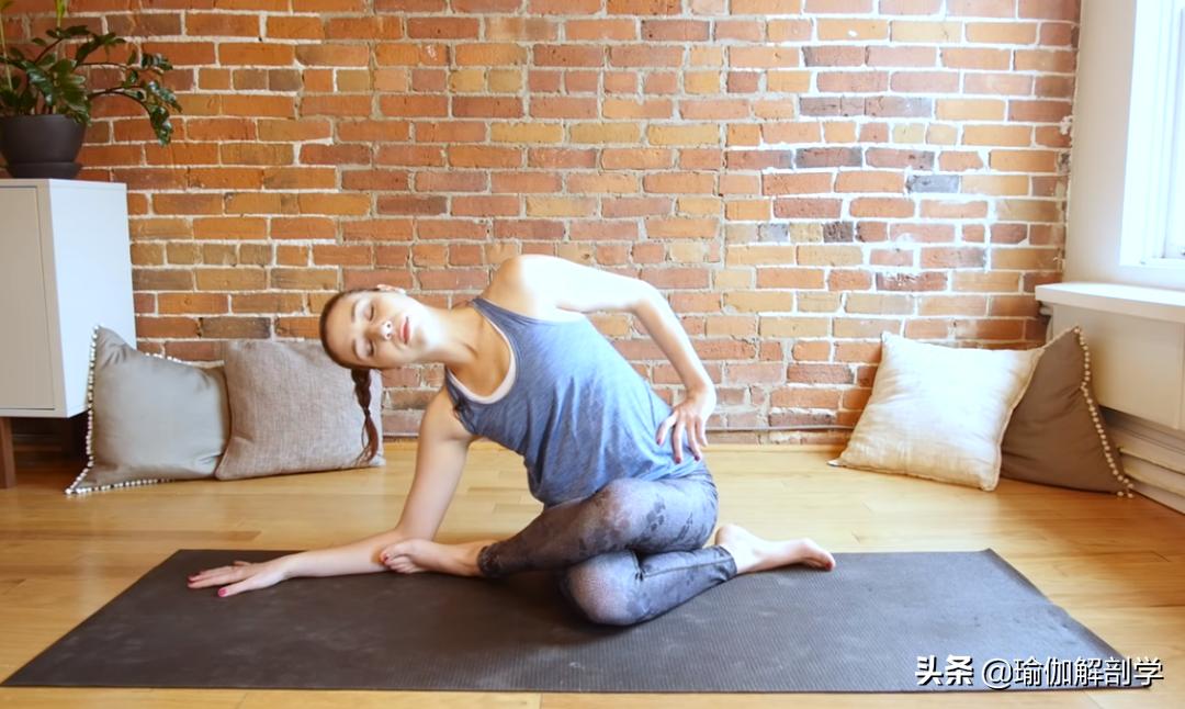 春季养肝正当时，8个体式养肝排毒，错过再等一年