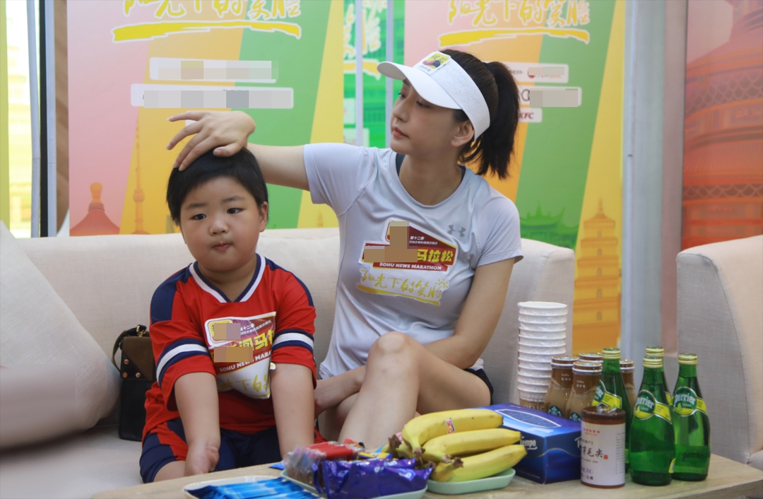 唐一菲和儿子日常,唐一菲近期和孩子照片