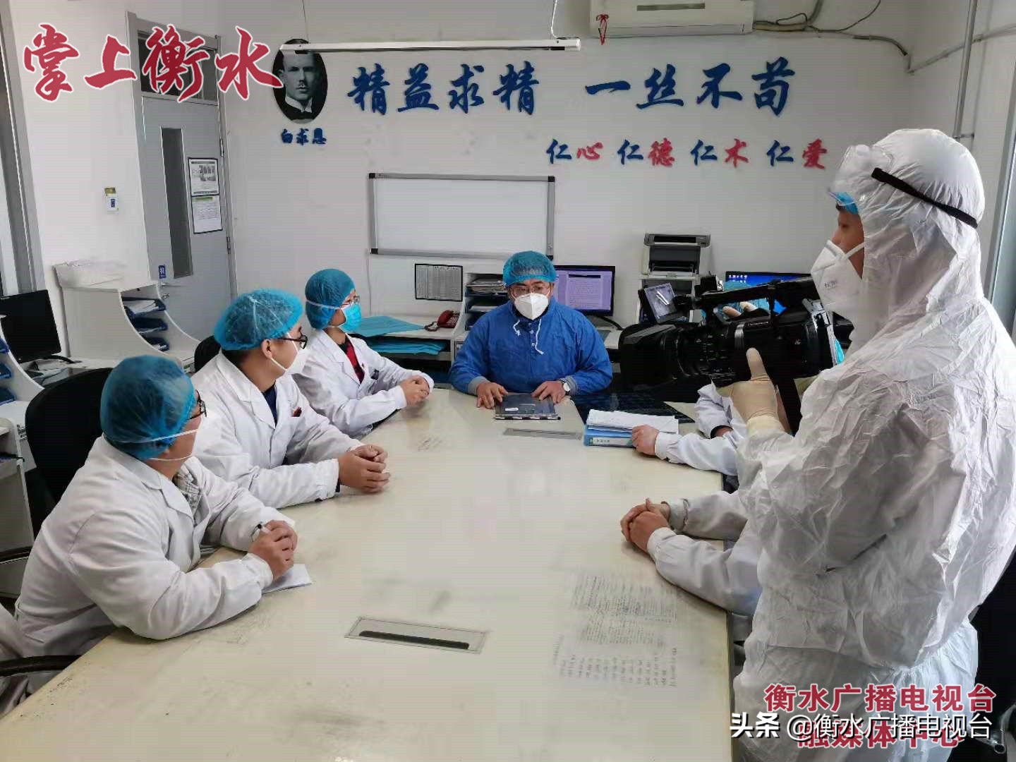 记者采访医护人员在防疫一线,央视采访疫情前线医护人员