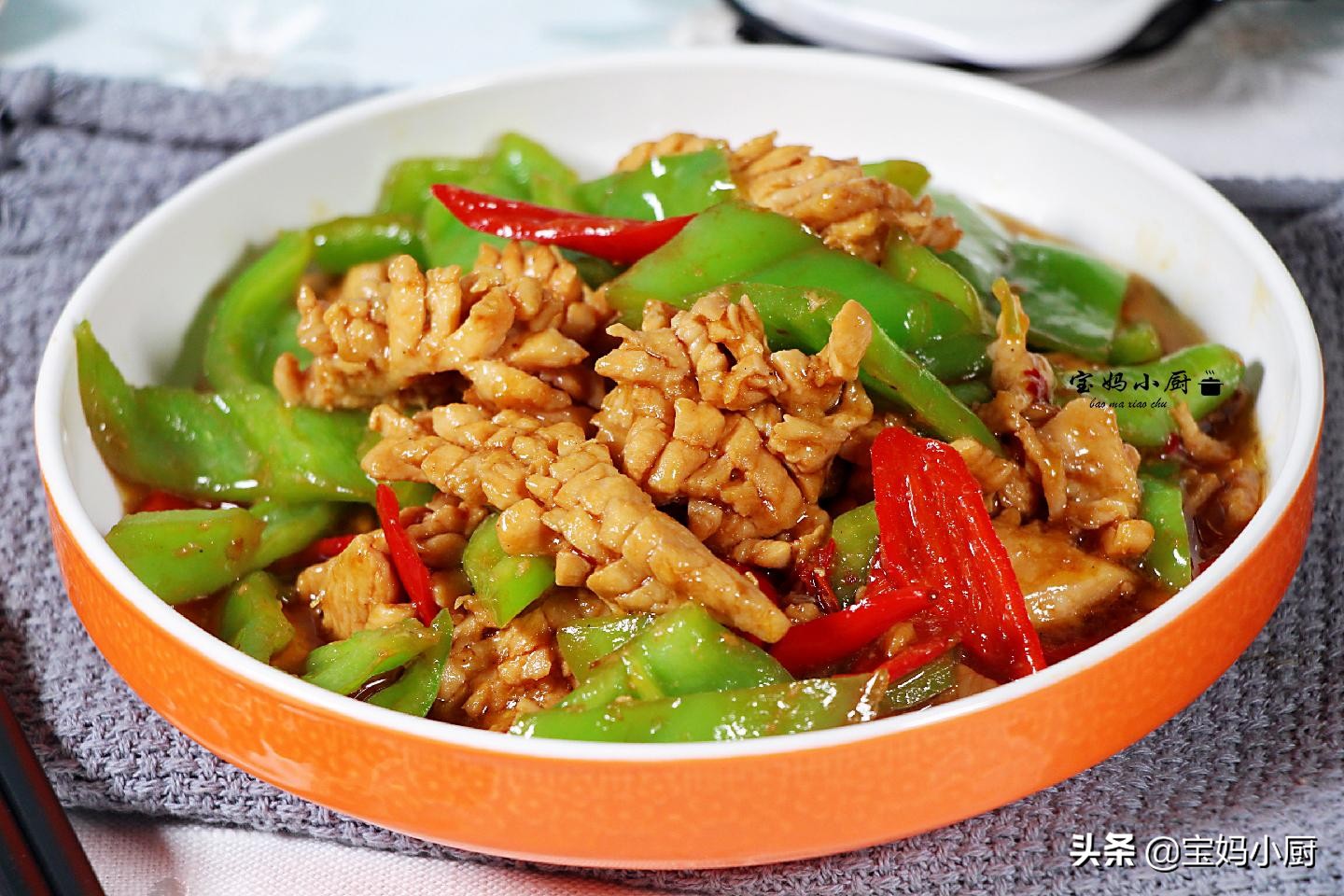 猪肉涨价了不知道吃什么好,鸡肉怎么炖肉才嫩好吃又有营养