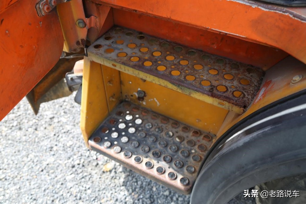 斯太尔血脉超级少见的黄河牌JN3261公铁两用卡车