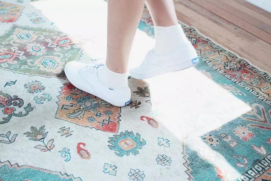 买一双平底的小白鞋,想买便宜的小白鞋怎么搜