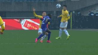 足协杯判罚引爆争议,足协杯决赛三次误判