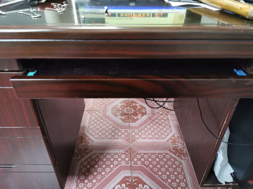 电脑桌滑轮脱落的解决方法,抽屉滑轨滚珠条脱落