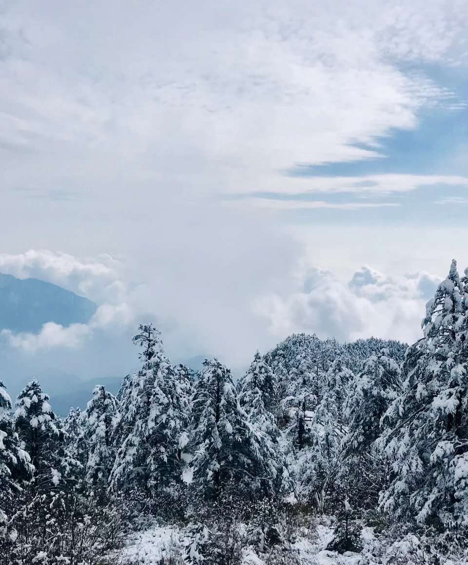 窗含西岭千秋雪，门泊东吴万里船/西岭雪山全攻略