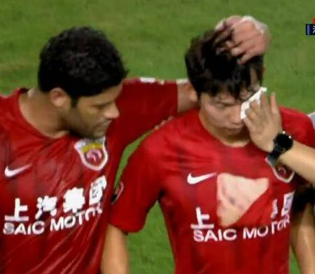 叶重秋踢杨世元红牌,上港杨世元