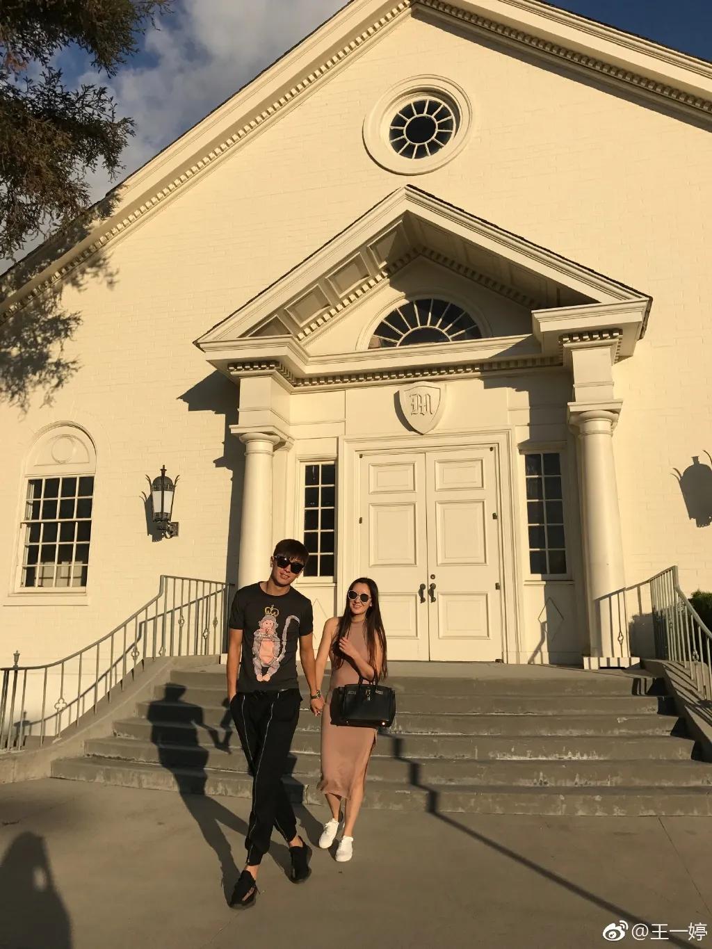 「早晚要认识」帅气逼人的国脚杨旭和他美艳女主持太太