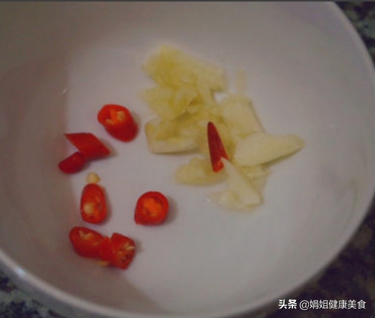 炒空心菜放腐乳是哪个地方的做法,腐乳空心菜做法还挺简单的