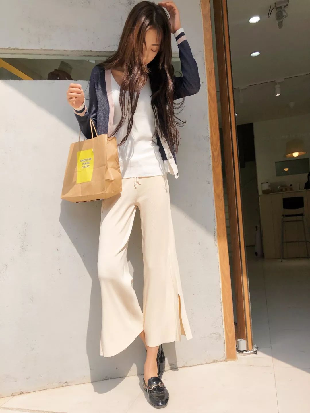 今年最火的流行裤子高腰阔腿裤,2020年流行阔腿裤还是窄腿裤