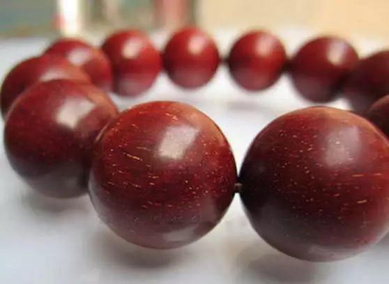 如何挑选适合自己的木质手串,哪种木质手串最有香味且便宜