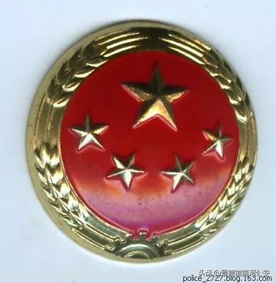 珍贵实拍70年代,一张图看警服的变迁