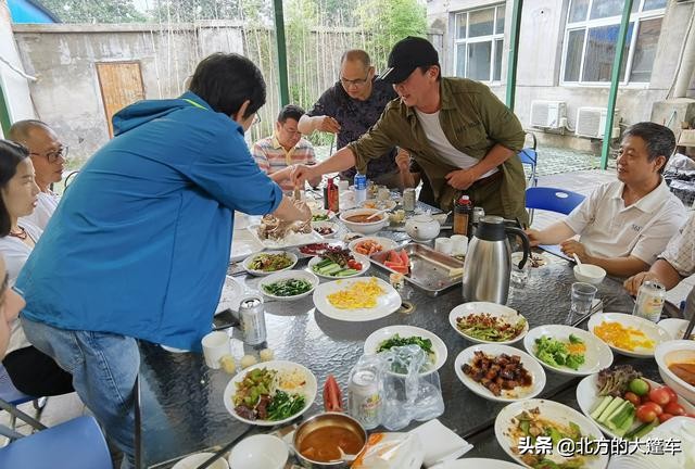 所有装备装进新房车,房车环游重走中国路准备完毕天亮就出发