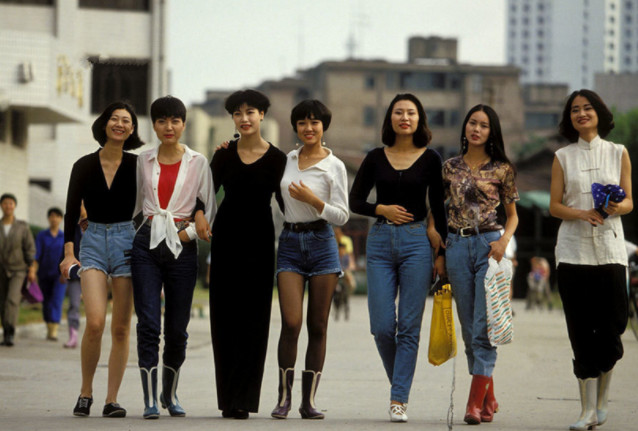 长沙人70年穿鞋往事：为何年轻学子们又穿高帮的球鞋了？