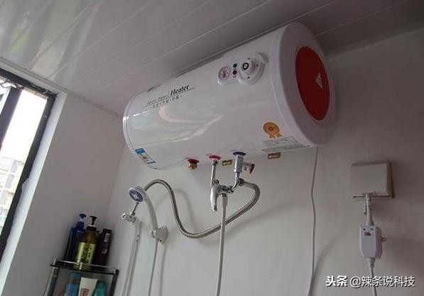 热水器一个开关打开流脏水,热水器有个小孔一直流水怎么办