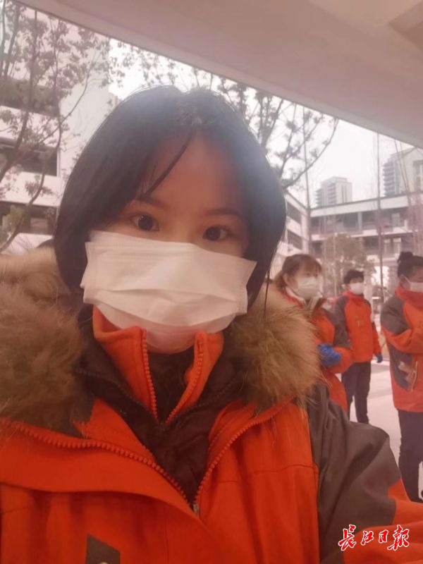 这一次，我放下笔，去雷神山做保洁员