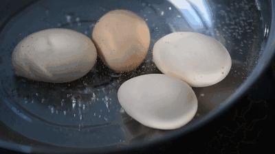 鸡蛋对长斑有好处吗,鸡蛋黄有斑是怎么回事