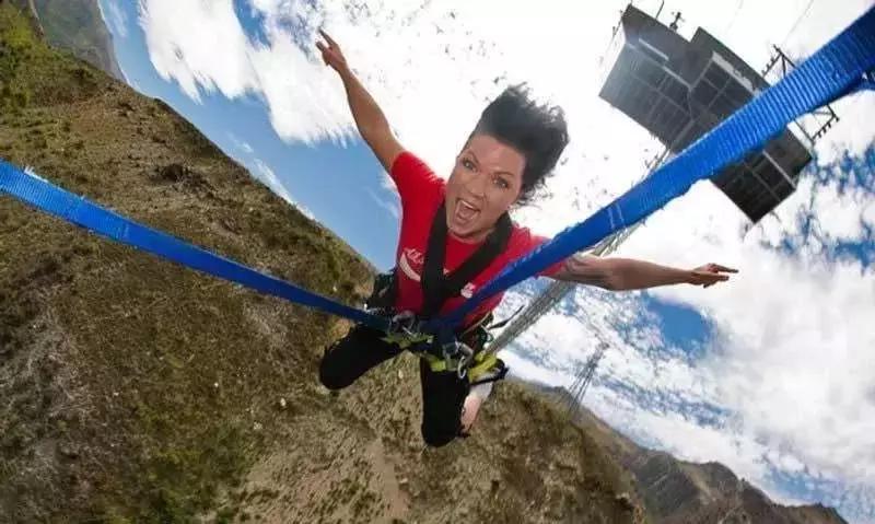 有着绝美迷人的“容颜”，却充满让*欲人**罢不能的速度野性与激情