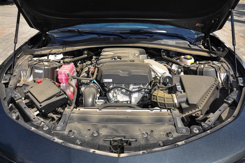 科迈罗什么定位跑车,雪佛兰科迈罗硬顶天津港