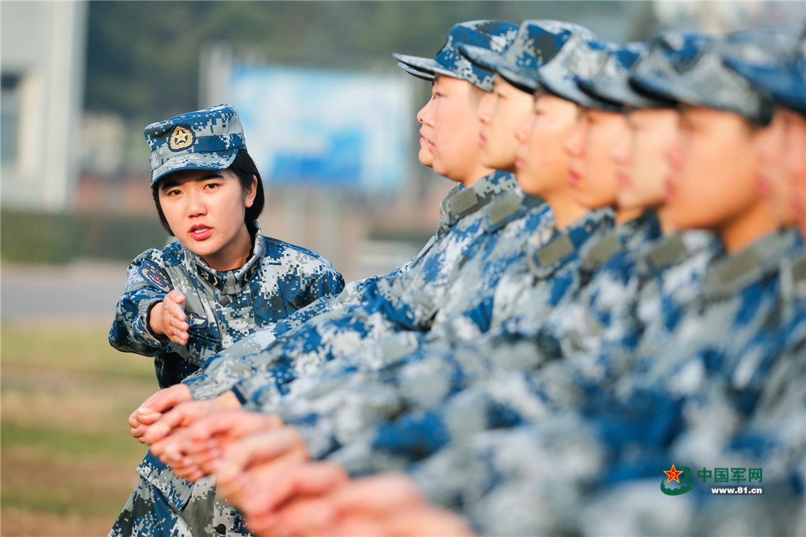 退伍女兵脱下戎装军心不改,女兵退伍回忆照