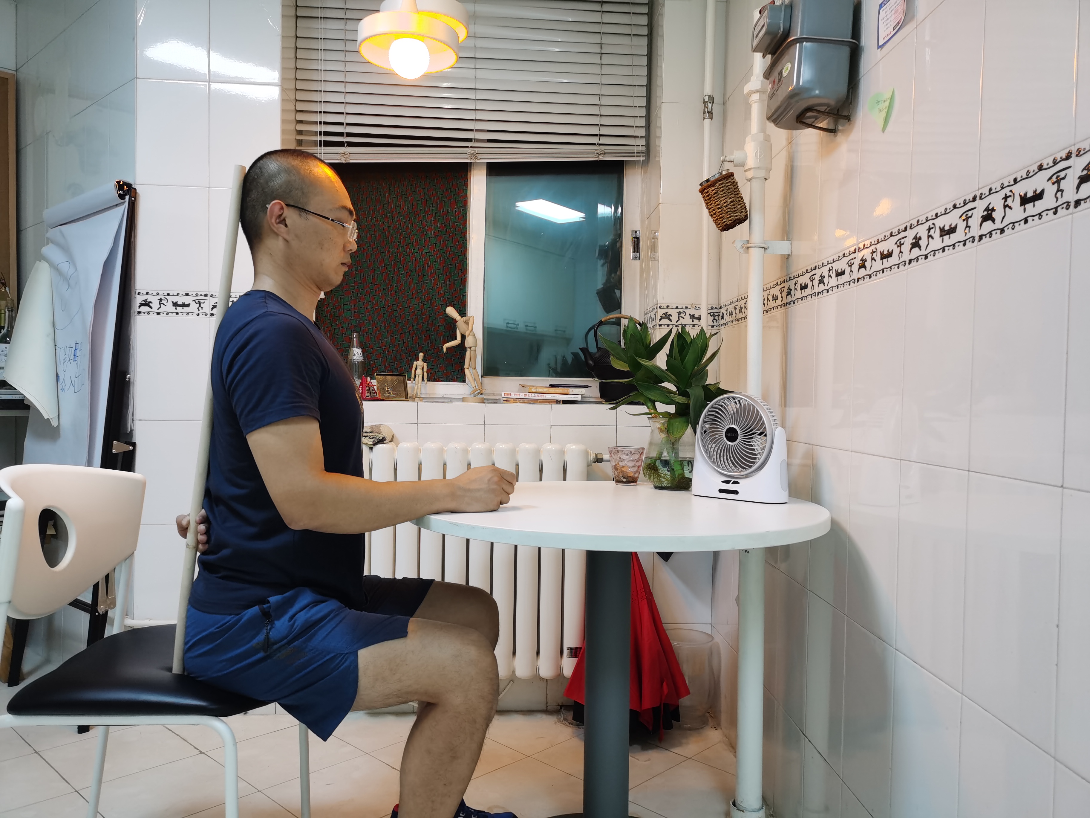 你的坐姿十有八九有问题，肩膀、背部酸痛？教你几招来缓解