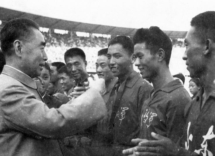 伟人足球情结:毛*东泽**踢门将,陈毅踢中锋,贺龙打造亚洲足球劲旅