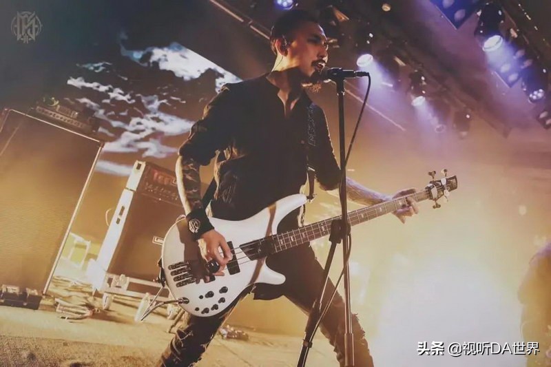 贝斯手要音响吗,贝斯手必须用效果器么