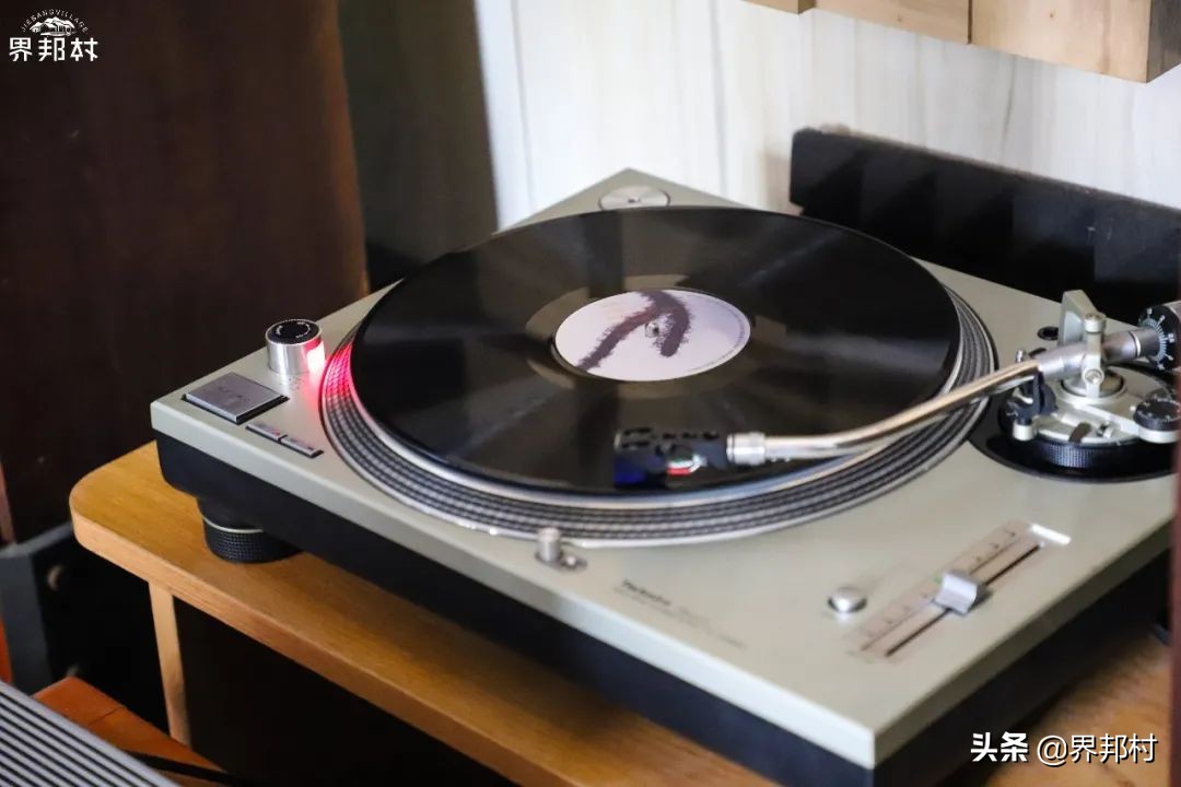 别小瞧这个二手音响店，有的是我们买不起的好宝贝，平时都藏着呢