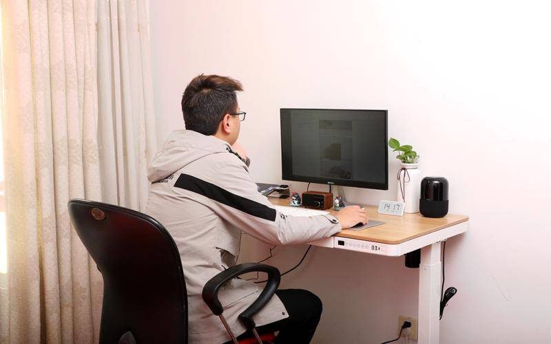 我的梦想桌面，简约大气、智能升降，乐歌E5电动升降桌体验