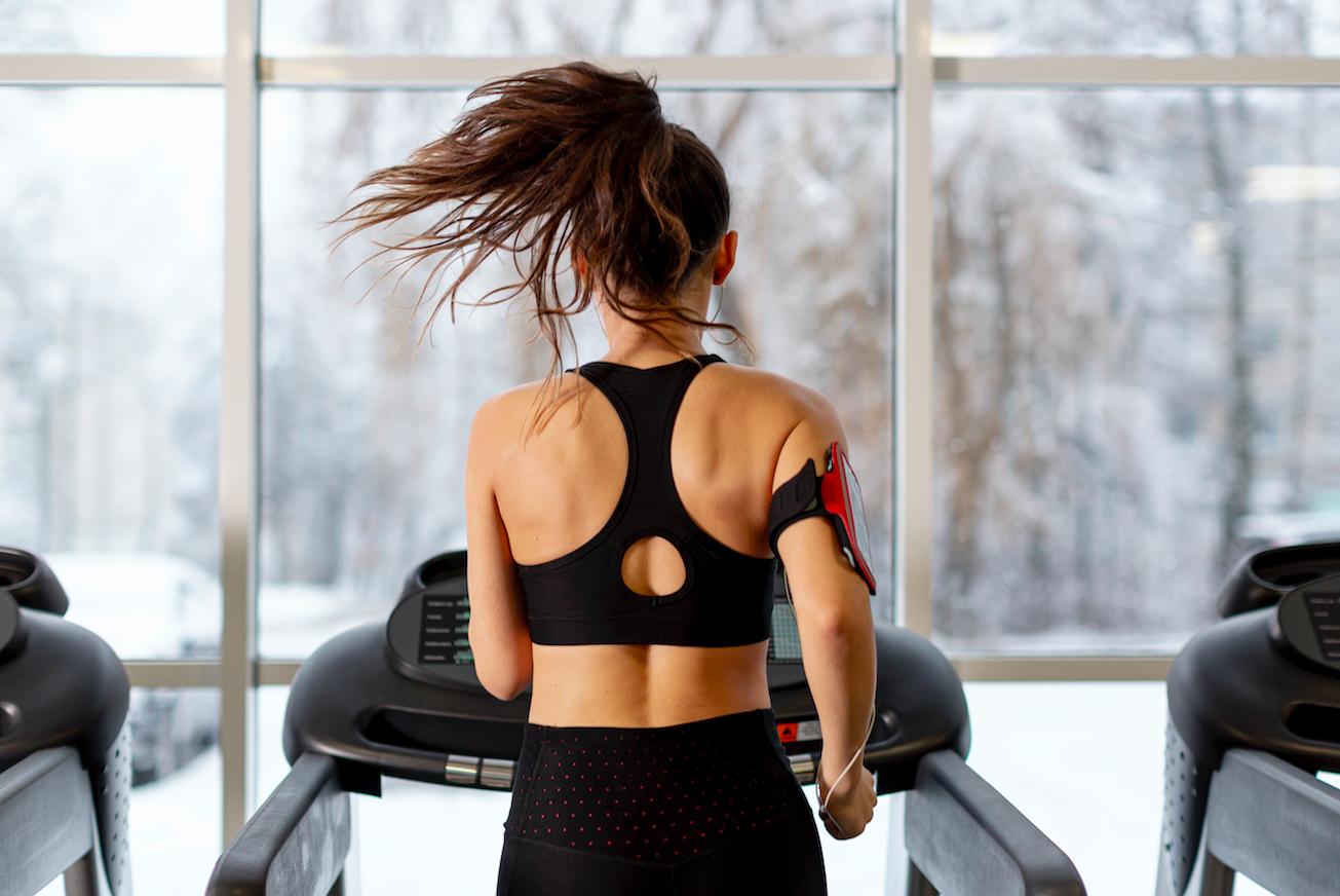 被发质折磨有多苦恼?短发烫发疯狂炸毛,网友吐槽卷成步惊云同款