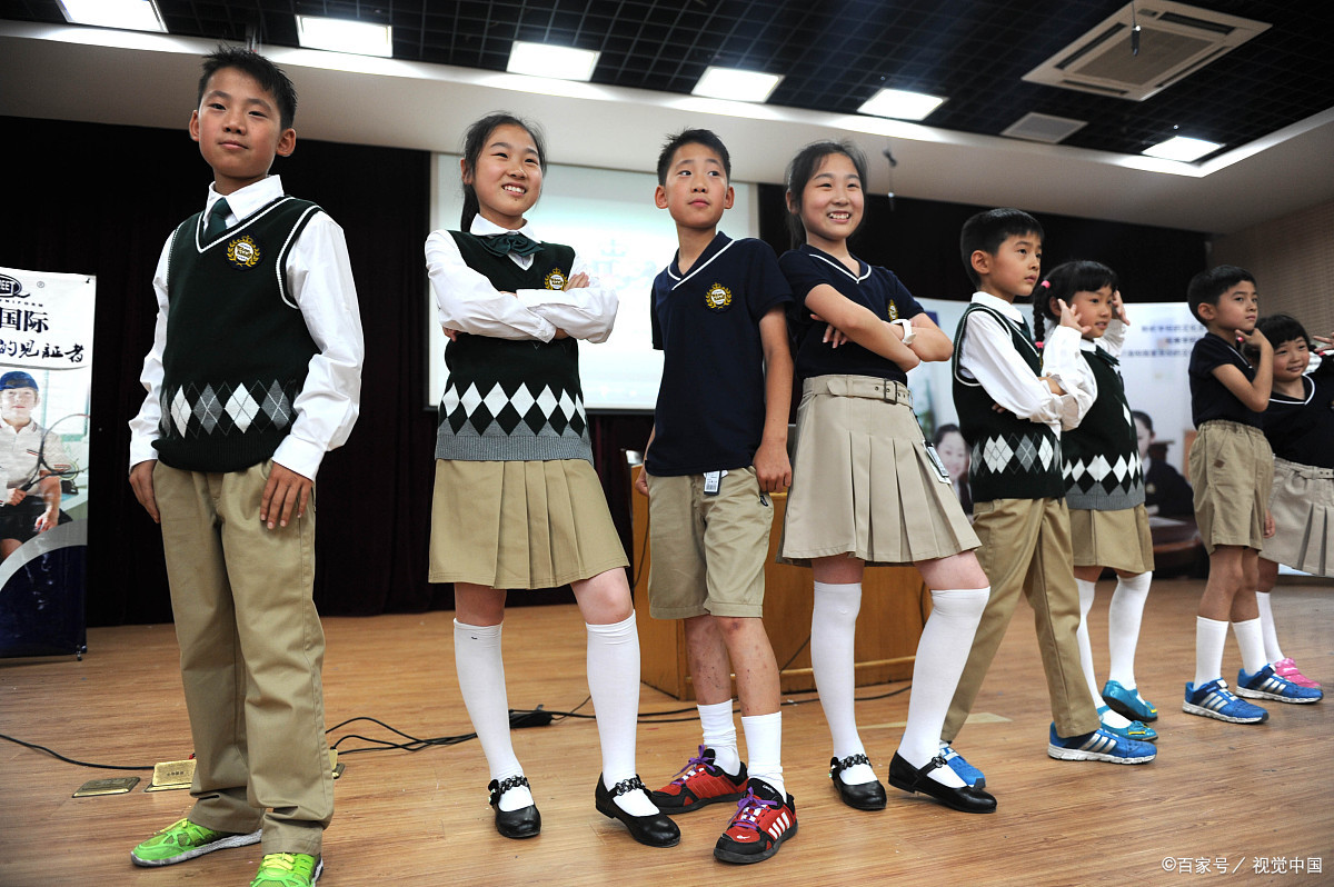 可以建议学校换别的样式校服吗,假如可以定制校服