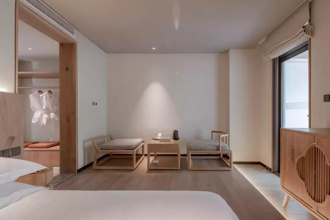 深山废弃的五星级酒店,一个被7万亩竹海包围的树屋酒店