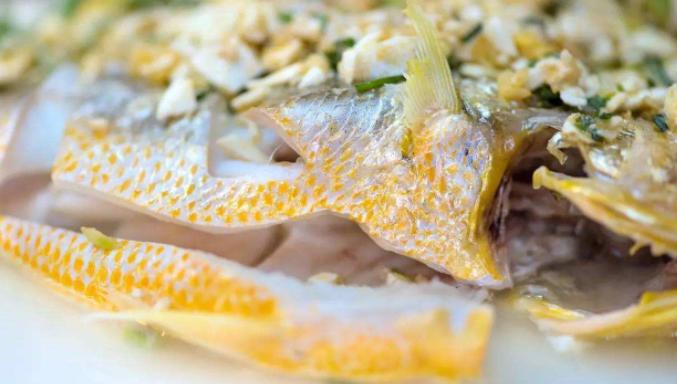 过年吃鱼被刺卡死,吃鱼被鱼刺卡到有什么说法