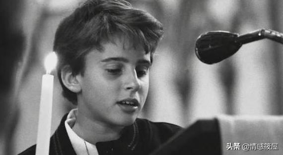 马克龙称与大24岁妻子不算师生恋,法国总统马克龙和老师谈恋爱