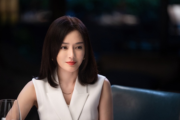 从白月光到莫向晚秦岚只用了支“本宫不死”色口红