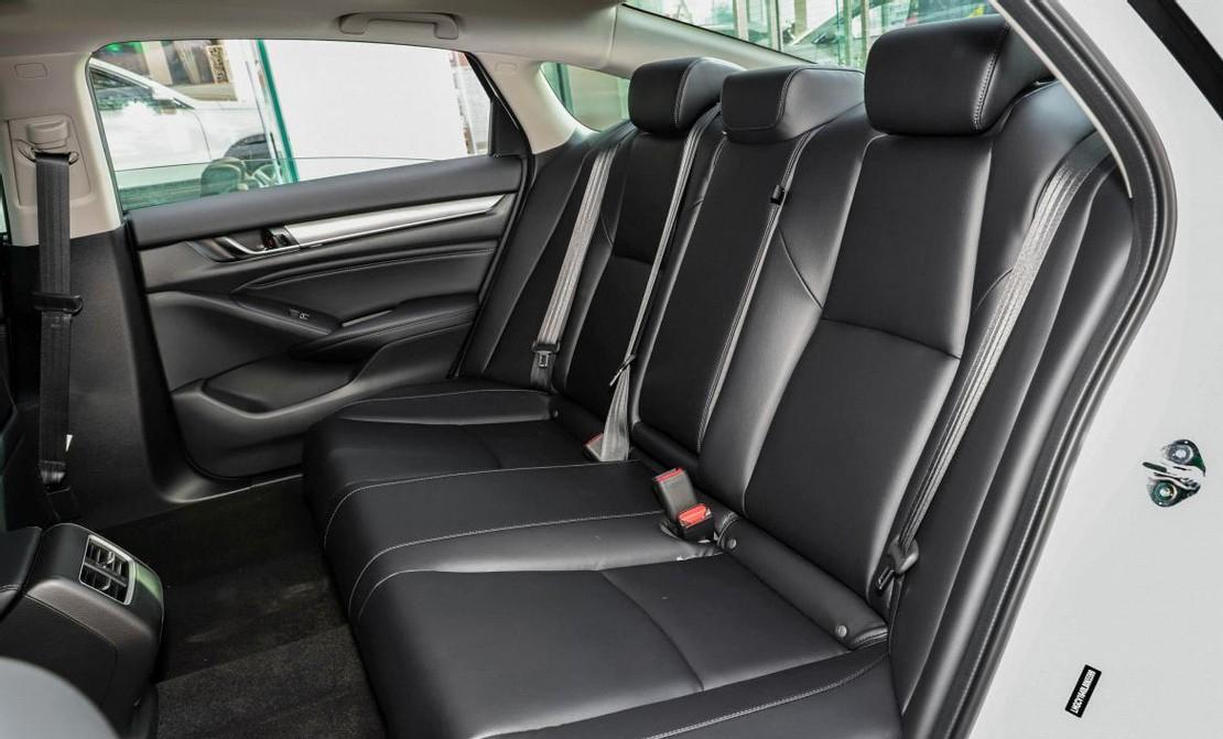 B级车的标杆，德系vs日系，第十代雅阁有哪些过人之处