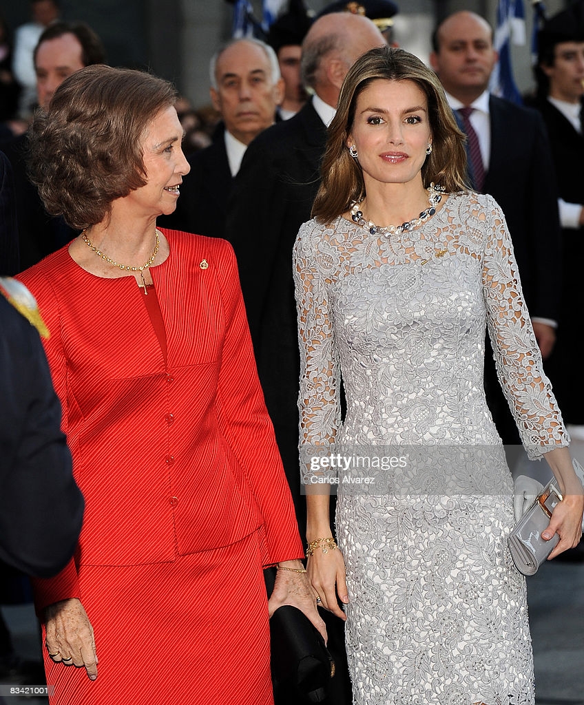 谁说莱蒂齐亚不爱珠宝？光是腕间都很精彩，最爱婆婆送的字母手链