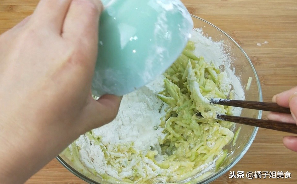 家常烙饼最好吃的做法,又酥又软的家常烙饼简单做法