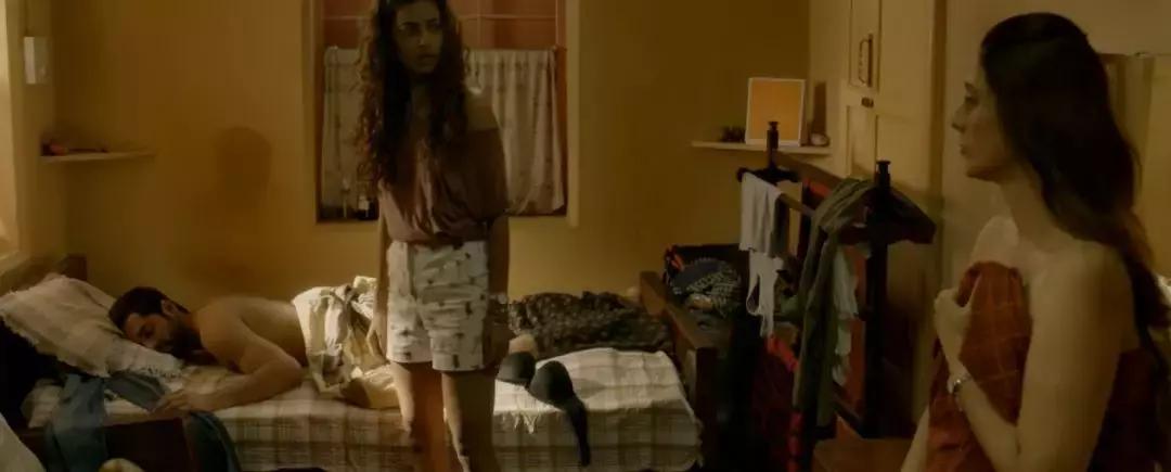 装瞎误闯凶案现场，憋尿看完怒打五星